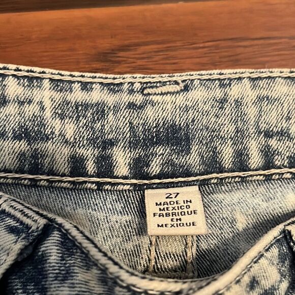 True Religion Blue Distressed Denim Rolled Capri Casual Modern Feminine Boho - Picture 8 of 12